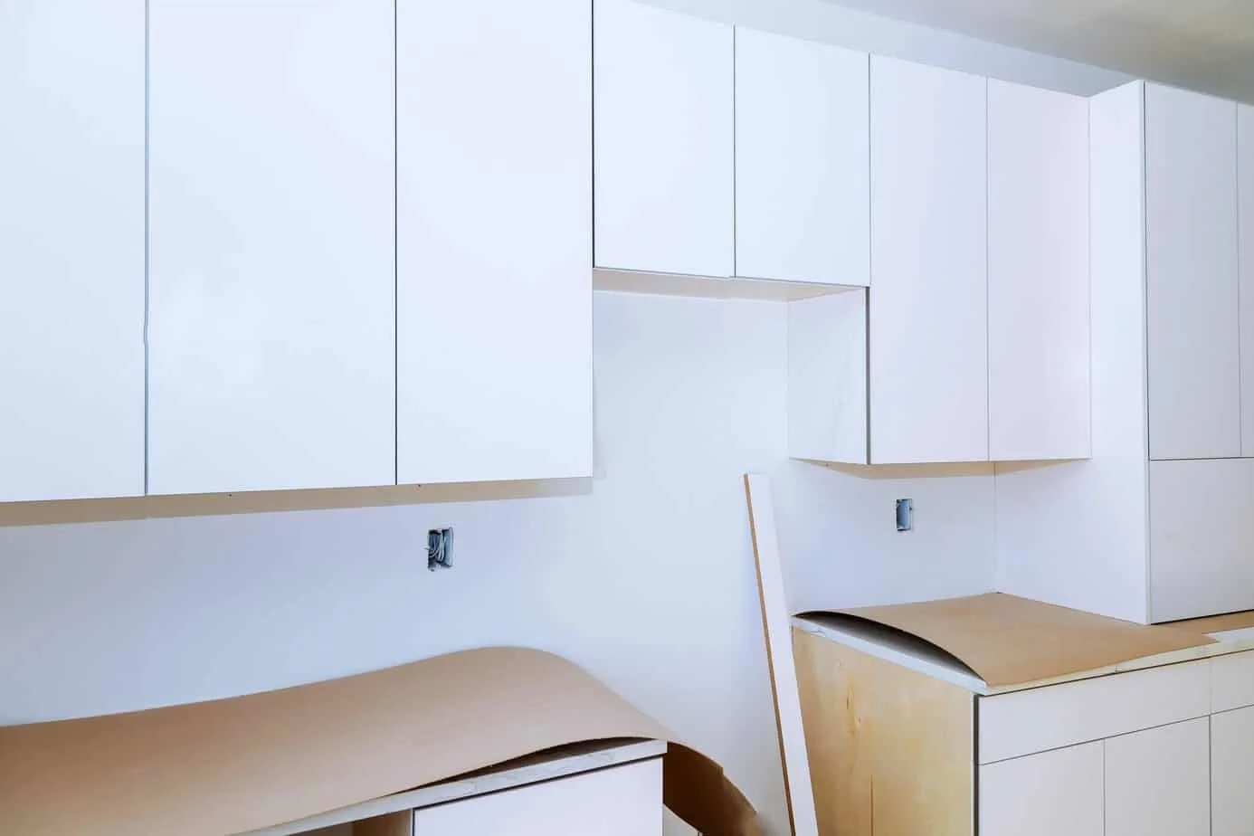 do kitchen cabinets go in before tile flooring
