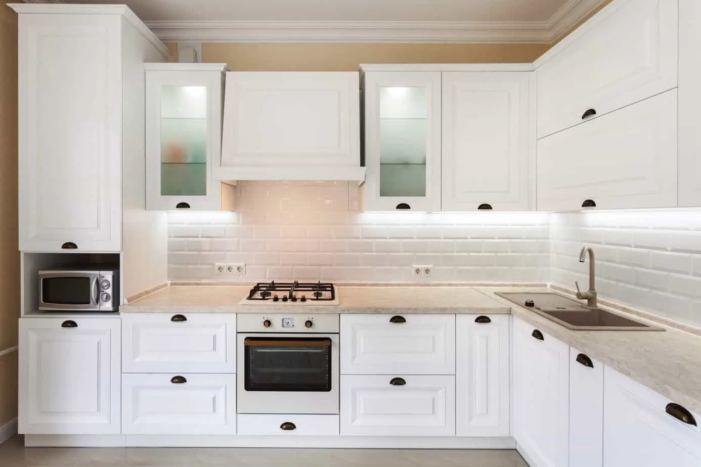 do kitchen cabinets need handles