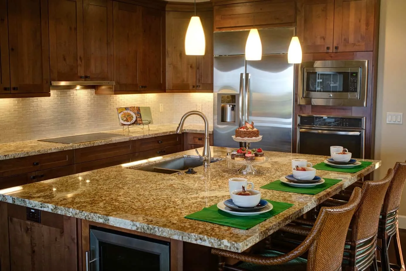 should kitchen island be centered