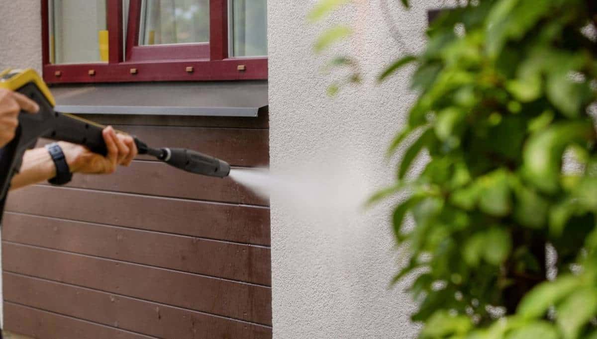 Best Pressure Washer For 2 Story House: Full Buyers Guide – Best Home Fixer